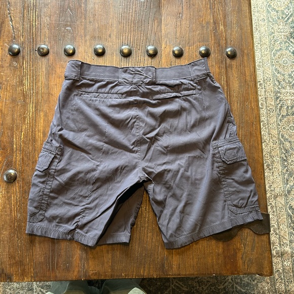 Eddie Bauer Men's Charcoal Cargo Shorts - Picture 3 of 4